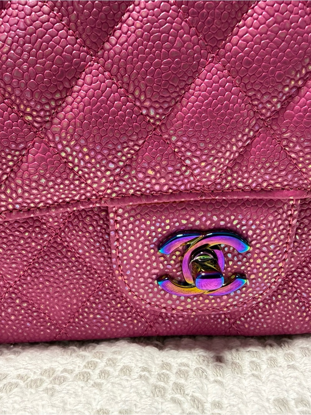 Chanel Quilted Shoulder Bag in Fuchsia Caviar Leather - Picture 3 of 3